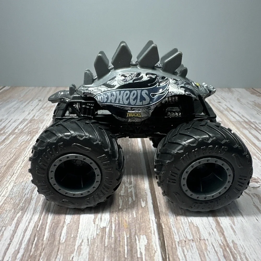 Hot Wheels Monster Truck Motosaurus Stegosaurus Dinosaur 1:64